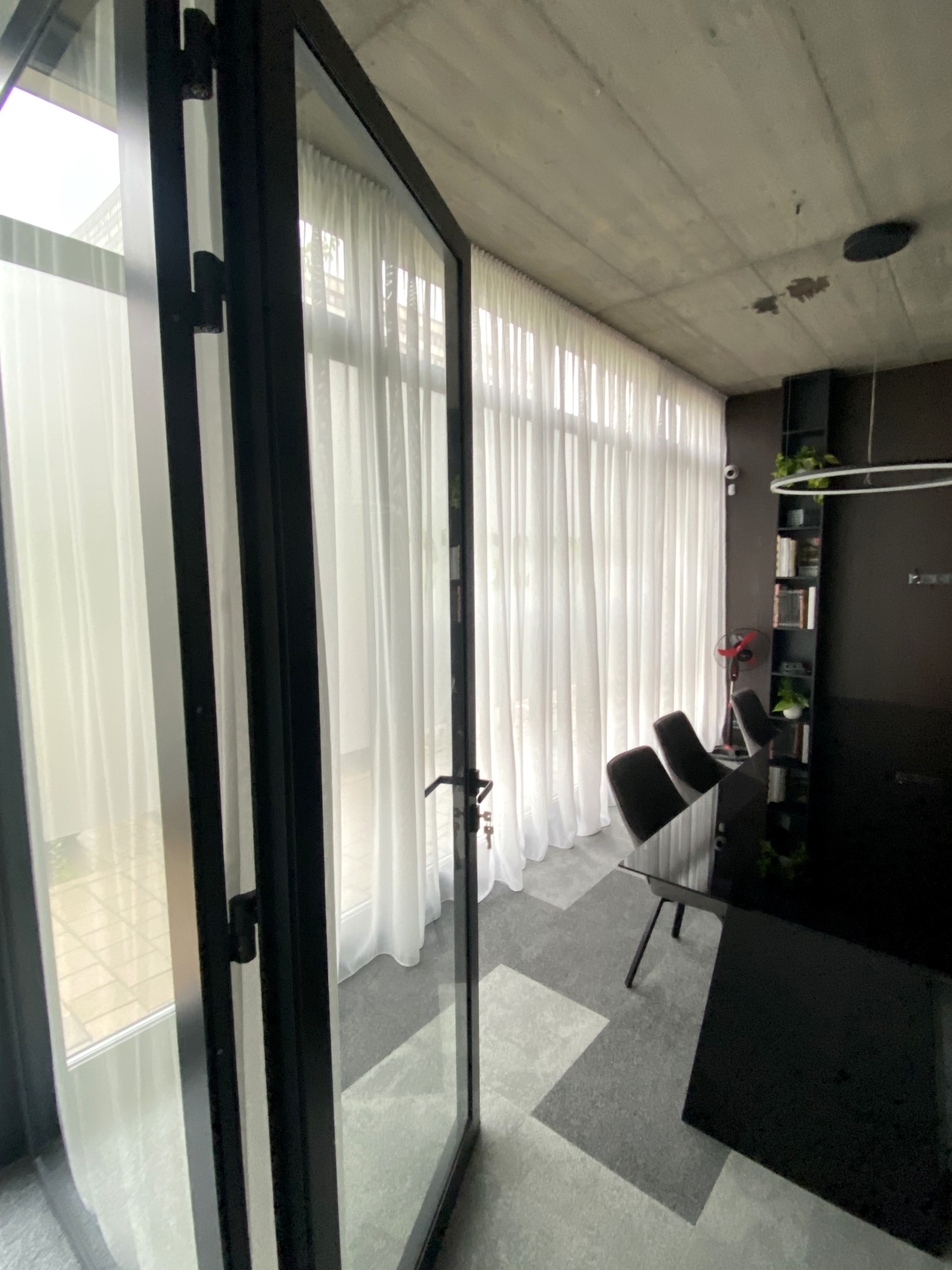 Loft s betonovým stropom a voile - Košice